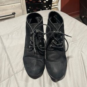 Black heel boots